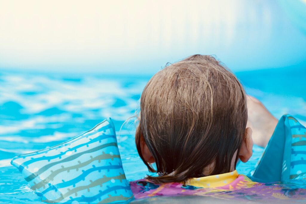 Inflatable arm floaties for swimming