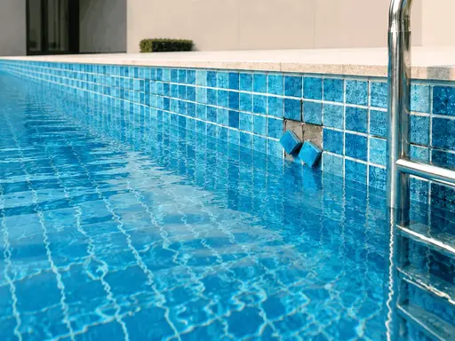 pool retiling vs regrouting